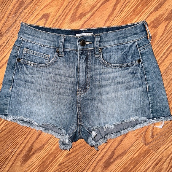 MUDD High-Waisted Frayed Hem Denim Shorts Sz 5 Distressed - Picture 2 of 11